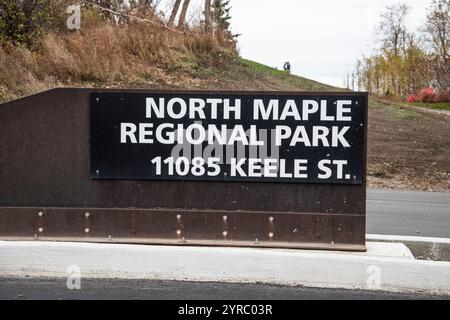 Begrüßungsschild North Maple Regional Park an der Keele Street in Vaughan, Toronto, Ontario, Kanada Stockfoto