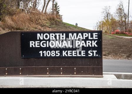 Begrüßungsschild North Maple Regional Park an der Keele Street in Vaughan, Toronto, Ontario, Kanada Stockfoto