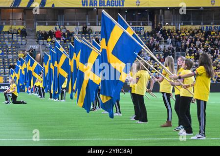 Stockholm, Schweden. Dezember 2024. Stockholm Arena, Stockholm, Schweden, 3. Dezember 2024: Schwedische Flaggenparade vor dem Spiel der europäischen Qualifikation der Frauen am 3. Dezember 2024 zwischen Schweden und Serbien in der Stockholm Arena in Stockholm, Schweden (Peter Sonander/SPP) Credit: SPP Sport Press Photo. /Alamy Live News Stockfoto