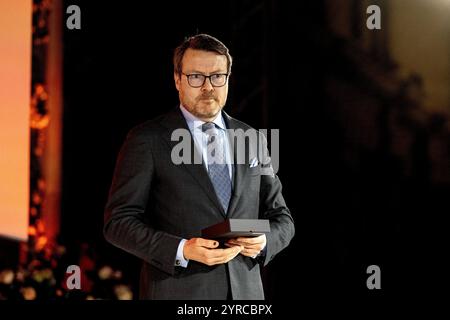 Amsterdam, Niederlande, 2024 2016-12-03 16:47:37 AMSTERDAM, 03-12-2024, Königspalast Amsterdam König Willem Alexander, Prinzessin Beatrix, Prinz Constantijn, Prinzessin Laurentien und Prinzessin Mabel nehmen am Dienstag, den 3. Dezember, an der Verleihung der Prince Claus Impact Awards 2024 im Königspalast Amsterdam Teil. FOTO: NLBeeld/Patrick van EmstIn dem Foto: Prinz Constantijn und Prinzessin Laurentien Credit: NL Beeld / Patrick van EMST Stockfoto