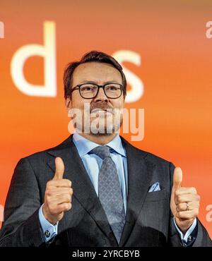 Amsterdam, Niederlande, 2024 2012-12-03 16:49:08 AMSTERDAM, 03-12-2024, Königspalast AmsterdamKönig Willem Alexander, Prinzessin Beatrix, Prinz Constantijn, Prinzessin Laurentien und Prinzessin Mabel nehmen am Dienstag, dem 3. Dezember, an der Verleihung der Prince Claus Impact Awards 2024 im Königspalast Amsterdam Teil. FOTO: NLBeeld/Patrick van EmstIn dem Foto: Prinz Constantijn und Prinzessin Laurentien Credit: NL Beeld / Patrick van EMST Stockfoto