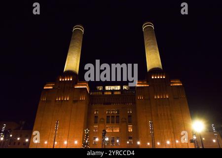 London, Großbritannien. November 2024. Außenansicht des Battersea Power Station bei Nacht. Quelle: Vuk Valcic/Alamy Stockfoto