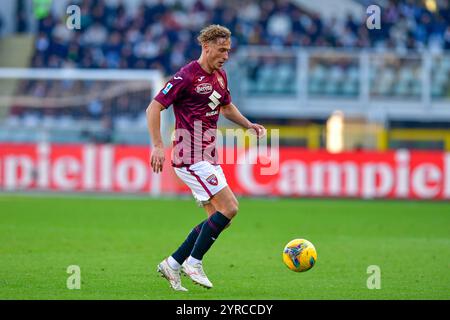Mergim Vojvoda vom FC Turin, der während des Fußballspiels der Serie A 2024/2025, zwischen Turin FC und Napoli SSC im Stadion Olimpico Grande Torino zu sehen war. Endstand: Turin FC 0:1 Napoli SSC. Stockfoto