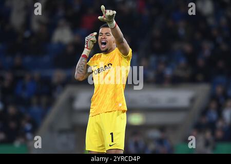 Bielefeld, Deutschland. Dezember 2024. Fussball DFB-Pokal Achtelfinale DSC Arminia Bielefeld - SC Freiburg am 03.12.2024 in der SchuecoArena in Bielefeld Noah Atubolu ( Freiburg ) DFB-Vorschriften verbieten jede Verwendung von Fotografien als Bildsequenzen und/oder Quasi-Video. Foto: Revierfoto Credit: ddp Media GmbH/Alamy Live News Stockfoto