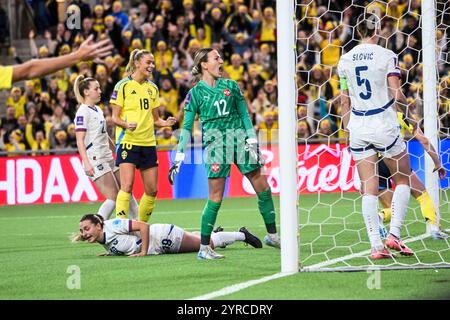 Stockholm, Schweden. Dezember 2024. Die serbische Torhüterin Sara Cetinja reagiert, nachdem sie am 3. Dezember 2024 im zweiten Qualifikationsspiel der UEFA Women's Euro 2025 in der Tele2 Arena in Stockholm, Schweden, den Torwart 2-0 gestanden hat. Foto: Fredrik Sandberg/TT/Code 10080 Credit: TT News Agency/Alamy Live News Stockfoto