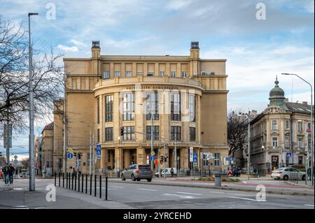 Bratislava, Slowakei - 4. Januar 2024 : juristische und philosophische Fakultät der Comenius-Universität in Bratislava (Univerzita Komenskeho V Bratislave). Stockfoto