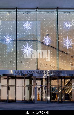 Drehtür zum Gulf Canada Square Building im Zentrum von Calgary, Alberta Kanada Stockfoto