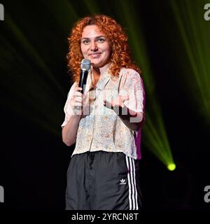 Edinburgh, Schottland, Großbritannien. August 2024. Edinburgh Fringe: Pleasance Opening Gala mit Aufführungen einiger dieser Jahre Acts im Pleasance Grand Theatre. MC für den Tag Comedienne Ania Magliano. Quelle: Craig Brown/Alamy Live News Stockfoto