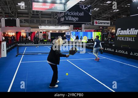 Die ISPO, Internationale Fachmesse und weltgrösste jährliche Multi-Segment-Messe für Sportartikel und Sportmode auf der Messe München. Foto: ISPO 2024, Franklin Pickleball *** ISPO, Internationale Fachmesse und die weltweit größte jährliche Mehrsegmentmesse für Sportartikel und Sportmode auf der Messe München Foto Ispo 2024, Franklin Pickleball Stockfoto