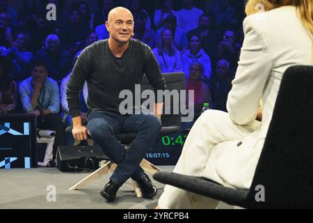 Sportmesse ISPO 2024, Messe München. Tennis-Talkgast Andre Agassi, einer der weltweit bekanntesten Tennisspieler weltweit und Ehemann von Tennis-Legende Steffi Graf. Der 54-Jährige ist einer von nur acht Tennisspielern, der alle vier Grand-Slam-Turniere - Melbourne, Paris, Wimbledon und New York gewann *** Sportmesse ISPO 2024, Messe München Tennis Talk Gast Andre Agassi, einer der berühmtesten Tennisspieler der Welt und Ehemann der Tennislegende Steffi Graf der 54-Jährige ist einer von nur acht Tennisspielern, die alle vier Grand Slam Turniere in Melbourne, Paris, Wimbledon und New gewonnen haben Stockfoto