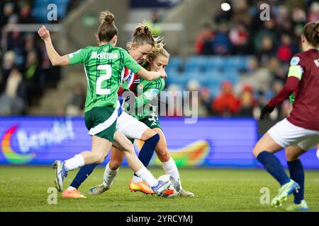 Oslo, Norwegen. Dezember 2024. Oslo, Norwegen, 3. Dezember 2024: Caroline Graham Hansen (10 Norwegen) kämpfte um den Ball während der UEFA-Qualifikationsspiele für Frauen Play-offs Runde 2 zwischen Norwegen und Nordirland im Ullevaal Stadium in Oslo, Norwegen (Ane Frosaker/SPP) Credit: SPP Sport Press Photo. /Alamy Live News Stockfoto