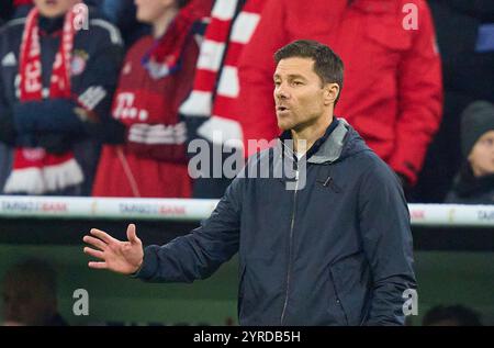 Xabi Alonso, Trainer, Trainer, teammanager Leverkusen im DFB-Pokal Spiel FC BAYERN MÜNCHEN - BAYER 04 LEVERKUSEN des Deutschen Fußballpokals am 3. Dezember 2024 in München. Saison 2024/2025 Fotograf: Peter Schatz - DFB-VORSCHRIFTEN VERBIETEN JEDE VERWENDUNG VON FOTOGRAFIEN als BILDSEQUENZEN und/oder QUASI-VIDEO - Stockfoto