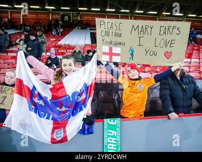 Bramall Lane Stadium, Großbritannien. Dezember 2024. England-Fan vor der internationalen Freundschaft zwischen England und der Schweiz im Bramall Lane Stadium, Sheffield, England 3. Dezember 2024 | Foto: Jayde Chamberlain/SPP. Jayde Chamberlain/SPP (Jayde Chamberlain/SPP) Credit: SPP Sport Press Photo. /Alamy Live News Stockfoto