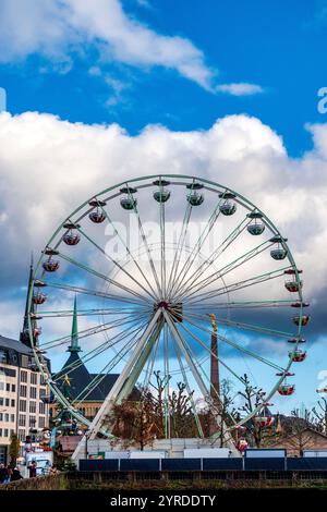 Das 32 Meter hohe Riesenrad auf dem Wantermaart (Wintermarkt) in Luxemburg-Stadt Stockfoto