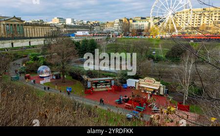 Die Weihnachtsmärkte in Edinburgh finden jedes Jahr in den Princes Street Gardens in Edinburgh, Schottland, statt Stockfoto