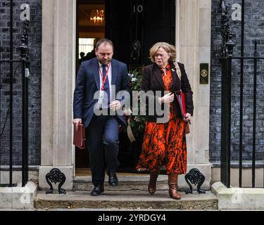 London, Großbritannien. Dezember 2024. Ian Murray, Secretary of State for Scotland, Abgeordneter Edinburgh South und Baroness Smith of Basildon, Angela Smith, Leader of the House of Lords, Life Peer. Die Minister nehmen an der Kabinettssitzung der Regierung in Downing Street, London, UK, Teil. Credit: Imageplotter/Alamy Live News Stockfoto