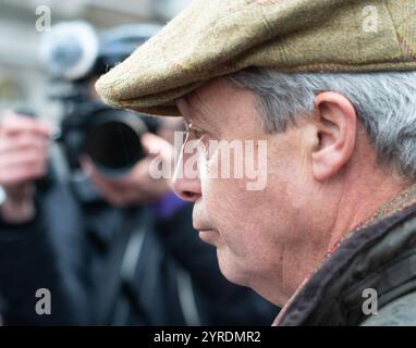 London, Großbritannien. November 2024. Nigel Farage Politiker, Fernsehsender und Leiter der Reform UK, nahm an der London Farming Rally in Whitehall Teil. Mr. Farage hat Mitglieder der Bauerngemeinschaft befragt. Stockfoto