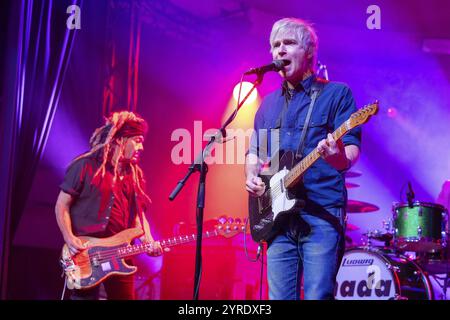 NADA SURF, Indie Band, USA, Daniel Lorca und Matthew Caws, von links, Moon Mirror Tour 2024, Konzert, 2. Dezember 2024 im Metropol, Berlin, Deutschland Stockfoto