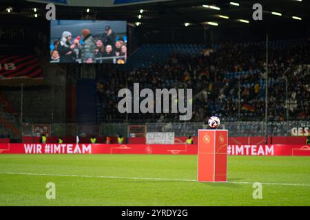 Bochum, Deutschland. Dezember 2024. Bochum, 2. Dezember 2024: Der Ball vor dem Freundschaftsspiel der Frauen zwischen Deutschland und Italien im Vonovia Ruhrstadion in Bochum. (Qianru Zhang/SPP) Credit: SPP Sport Press Photo. /Alamy Live News Stockfoto