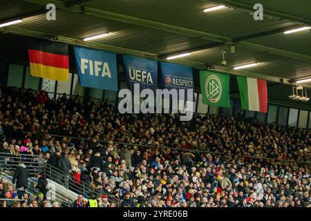 Bochum, Deutschland. Dezember 2024. Bochum, 2. Dezember 2024: Die Fahnen beim Freundschaftsspiel der Frauen zwischen Deutschland und Italien im Vonovia Ruhrstadion in Bochum. (Qianru Zhang/SPP) Credit: SPP Sport Press Photo. /Alamy Live News Stockfoto