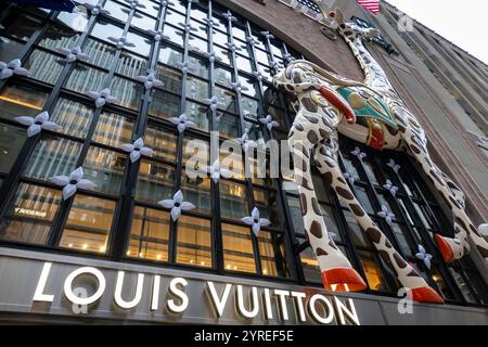 Das Louis Vuitton temporäre Geschäft wurde nach 6 E. 57th St., 2024, New York City, USA verlegt Stockfoto