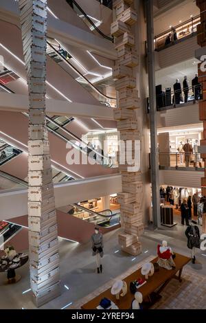 Das Louis Vuitton temporäre Geschäft wurde nach 6 E. 57th St., 2024, New York City, USA verlegt Stockfoto