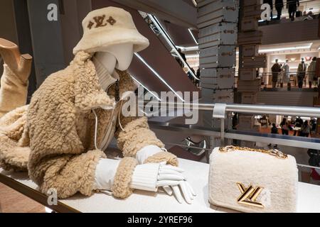 Das Louis Vuitton temporäre Geschäft wurde nach 6 E. 57th St., 2024, New York City, USA verlegt Stockfoto