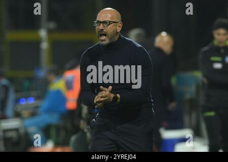 Salerno, Italien. Dezember 2024. Antonio Calabro von Carrarese Calcio 1908 Gesten während der Serie B BKT zwischen US Salernitana 1919 gegen Carrarese Calcio im Arechi Stadium am 1. Dezember 2024 in Salerno, Italien. (Foto: Agostino Gemito/Pacific Press/SIPA USA) Credit: SIPA USA/Alamy Live News Stockfoto