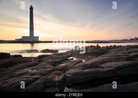062 farbenprächtiger Sonnenaufgang über dem Leuchtturm Phare de Gatteville und Semaphore, mit 75 Metern zweithöchster im ganzen Land. Barfleur-Normandie-Frankreich. Stockfoto