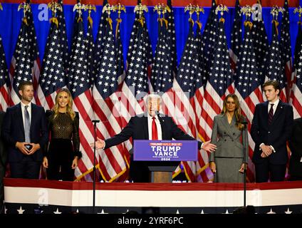 Palm Beach, Usa. November 2023. Der ehemalige Präsident Donald Trump hält am Mittwoch, den 6. November 2024, eine Siegesrede des Palm Beach Convention Center bei der Trump Campaign Election Night Watch Party in West Palm Beach, Florida. Einige Nachrichtenagenturen haben das Rennen zugunsten des ehemaligen Präsidenten ausgerufen, andere haben noch keine Entscheidung getroffen. Foto: Joe Marino/UPI Credit: UPI/Alamy Live News Stockfoto