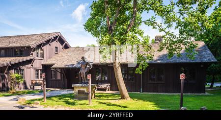 Cleveland, OHIO, USA - 20. Juli 2017: Happy Days Lodge ist eines der größten Gebäude der Welt, das aus amerikanischer Kastanie gebaut wurde. Stockfoto