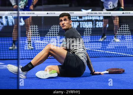 Mailand, Italien. Dezember 2024. Alejandro Arroyo (ESP) reagiert während des Spiels von Milano Premiere Padel P1 zwischen Emilio Sanchez Chamero (ESP)/Javier Valdes (CHI) gegen Alejandro Ruiz (ESP)/Alejandro Arroyo (ESP) in der Allianz Cloud Arena. Quelle: SOPA Images Limited/Alamy Live News Stockfoto