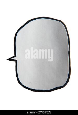 Comic-Sprechballon aus Zeitschriftenpapier auf weißem Hintergrund mit Beschneidungspfad Stockfoto