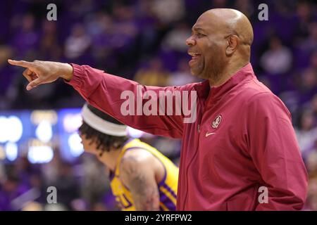 3. Dezember 2024: Florida St. Head Coach Leonard Hamilton ruft während der NCAA Basketball-Action zwischen den Florida St. Seminoles und den LSU Tigers während der SEC/ACC Challenge im Pete Maravich Assembly Center in Baton Rouge, LA, auf. Jonathan Mailhes/CSM Stockfoto