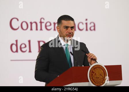 Nicht exklusiv: Der Sekretär für Sicherheit und Bürgerschutz Omar García Harfuch spricht während des nationalen Sicherheitsberichts auf der Informationskonferenz Stockfoto