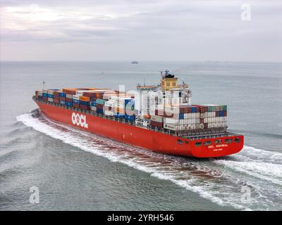 OOCL Montreal, ein Containerschiff, das von der in Hongkong ansässigen Orient Overseas Container Line (OOCL) betrieben wird. Stockfoto