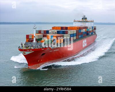 OOCL Montreal, ein Containerschiff, das von der in Hongkong ansässigen Orient Overseas Container Line (OOCL) betrieben wird. Stockfoto