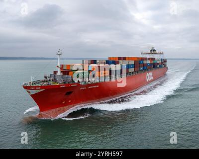 OOCL Montreal, ein Containerschiff, das von der in Hongkong ansässigen Orient Overseas Container Line (OOCL) betrieben wird. Stockfoto