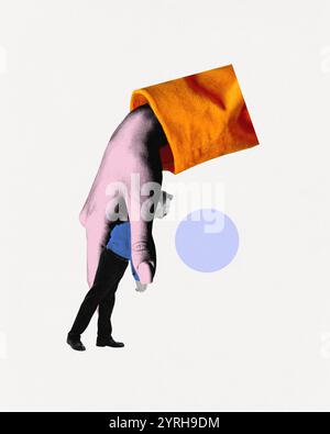 Zeitgenössische Kunstcollage. Eine Person, die sich auf eine übergroße Hand stützt, symbolisiert das Vertrauen auf Unterstützung bei emotionalen Belastungen. Stockfoto