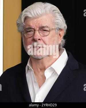 Los Angeles, USA. Dezember 2024. George Lucas bei Netflix's THE SIX TRIPLE ACHT Premiere, die am Dienstag im ägyptischen Theater in Hollywood, CA, stattfand. Dezember 2024. (Foto: Sthanlee B. Mirador/SIPA USA) Credit: SIPA USA/Alamy Live News Stockfoto