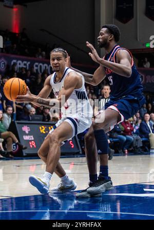 Dezember 2024 Moraga, CA USA Saint Marys Wachmann Mikey Lewis (0) fährt während des NCAA Men's Basketball Spiels zwischen UTSA Roadrunners und den Saint Marys Gaels zum Basketball. Saint Marys schlug UTSA 82-74 im University Credit Union Pavilion Moraga Calif Thurman James/CSM Stockfoto