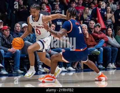 Dezember 2024 Moraga, CA USA Saint Marys Wachmann Mikey Lewis (0) fährt während des NCAA Men's Basketball Spiels zwischen UTSA Roadrunners und den Saint Marys Gaels zum Basketball. Saint Marys schlug UTSA 82-74 im University Credit Union Pavilion Moraga Calif Thurman James/CSM Stockfoto