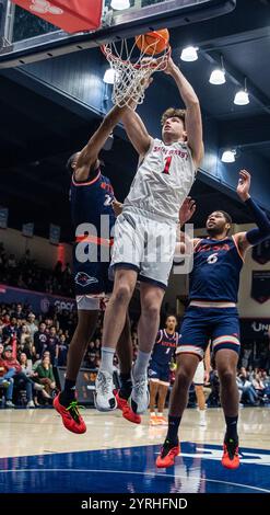 3. Dezember 2024 Moraga, CA USA Saint Marys Center Harry Wessels (1) verpasste den Slam Dunk während des NCAA Men's Basketball Spiels zwischen UTSA Roadrunners und den Saint Marys Gaels. Saint Marys schlug UTSA 82-74 im University Credit Union Pavilion Moraga Calif Thurman James/CSM Stockfoto