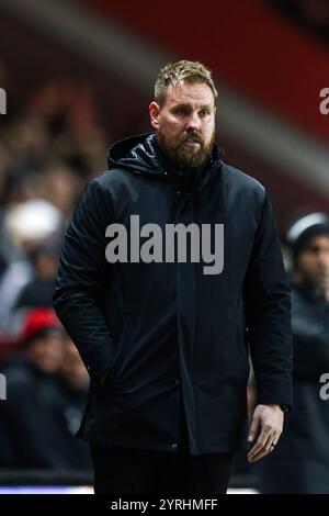 Rob Elliot Manager von Crawley Town am Dienstag, den 3. Dezember 2024, während des Spiels der Sky Bet League 1 zwischen Charlton Athletic und Crawley Town in The Valley, London. (Foto: Tom West | MI News) Credit: MI News & Sport /Alamy Live News Stockfoto