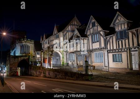 Das Lord Leycester Krankenhaus nachts. Warwick, Warwickshire, England Stockfoto
