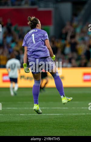 Melbourne, Australien. Dezember 2024. Melbourne, Australien, 4. Dezember 2024: Torhüterin Mackenzie Arnold (1 Australien) feiert im AAMI Park in Melbourne ihr zweites Tor. (NOE Llamas/SPP) Credit: SPP Sport Press Photo. /Alamy Live News Stockfoto