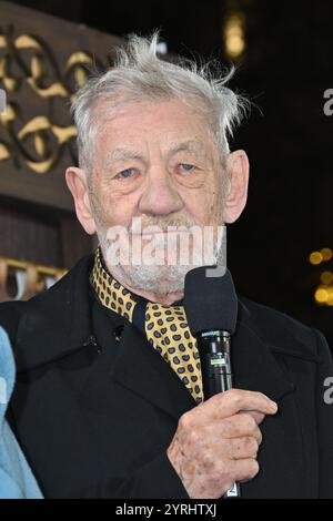 London, UK - 3. Dezember 2024 Sir Ian McKellen bei der britischen Premiere von The Lord of the Rings, The war of the Rohirrim, am 3. Dezember 2024 auf dem Odeon Luxe Leicester Square, London, England. CAP/JOR ©JOR/Capital Pictures Stockfoto