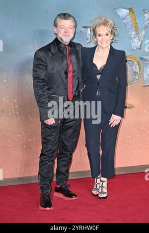 London, UK - 3. Dezember 2024 Andy Serkis und Lorraine Ashbourne bei der britischen Premiere von The Lord of the Rings, The war of the Rohirrim am Odeon Luxe Leicester Square, London, England am 3. Dezember 2024. CAP/JOR ©JOR/Capital Pictures Stockfoto