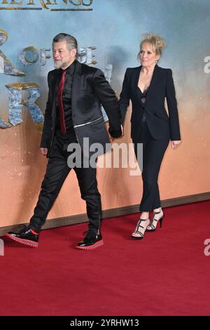 Harleston, Großbritannien. Dezember 2024. London, UK - 3. Dezember 2024 Andy Serkis und Lorraine Ashbourne bei der britischen Premiere von The Lord of the Rings, The war of the Rohirrim am Odeon Luxe Leicester Square, London, England am 3. Dezember 2024. CAP/JOR © JOR/Capital Pictures Credit: Capital Pictures/Alamy Live News Stockfoto