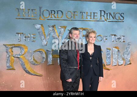 London, UK - 3. Dezember 2024 Andy Serkis und Lorraine Ashbourne bei der britischen Premiere von The Lord of the Rings, The war of the Rohirrim am Odeon Luxe Leicester Square, London, England am 3. Dezember 2024. CAP/JOR ©JOR/Capital Pictures Stockfoto